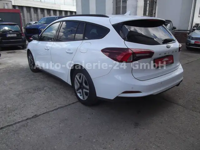 Ford Focus view 4