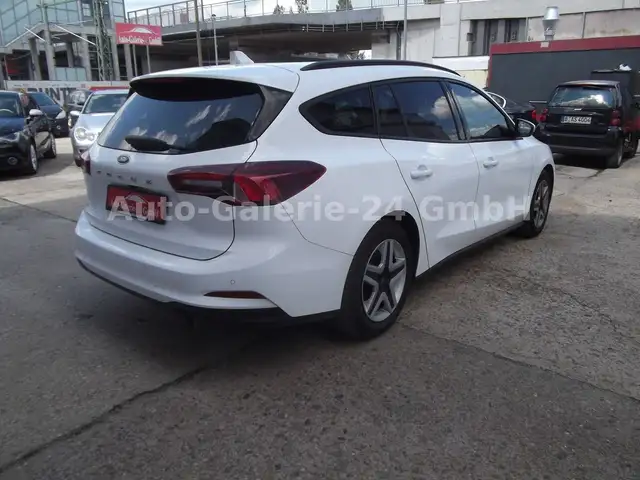 Ford Focus view 5