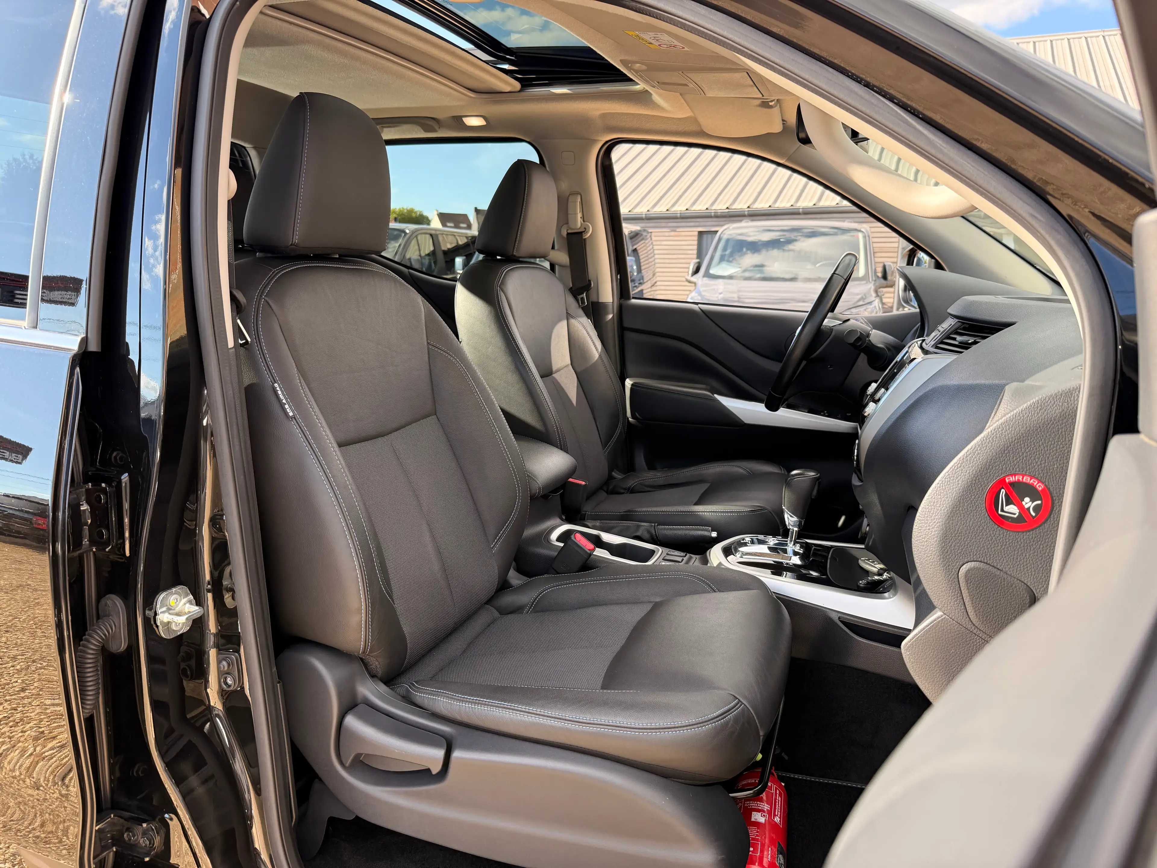 Nissan Navara 2.3dCi 4WD 190 New N-Guard 190CV *TVAC-BTW.INCL* CAM360 TOIT OUVRANT 1RE MAIN FULL CARNET FULL OPT — photo 9