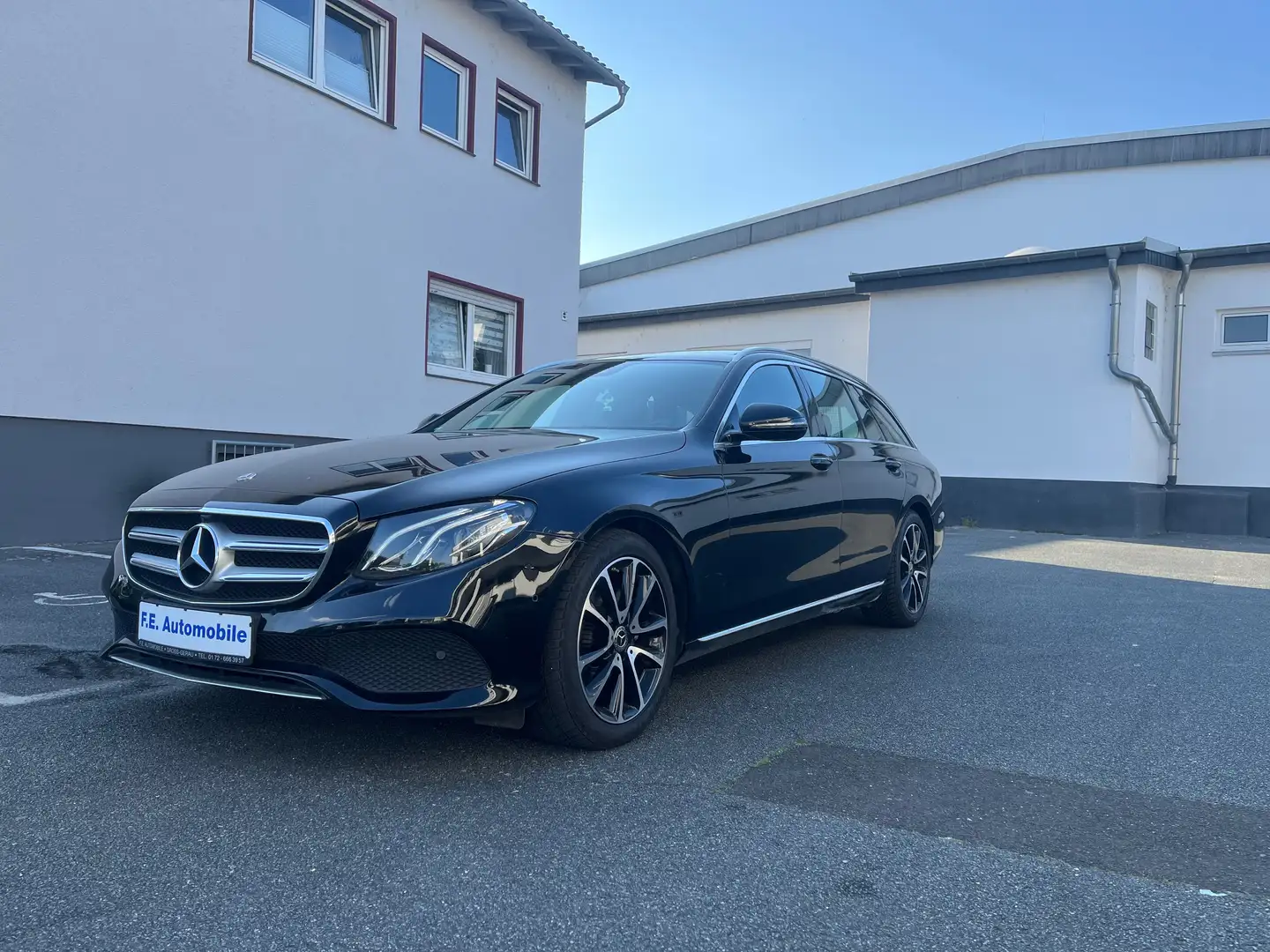Mercedes-Benz E 220 E 220 d Sportstyle Edition/Scheckheft/Pano/Kamera/ Zwart - 1
