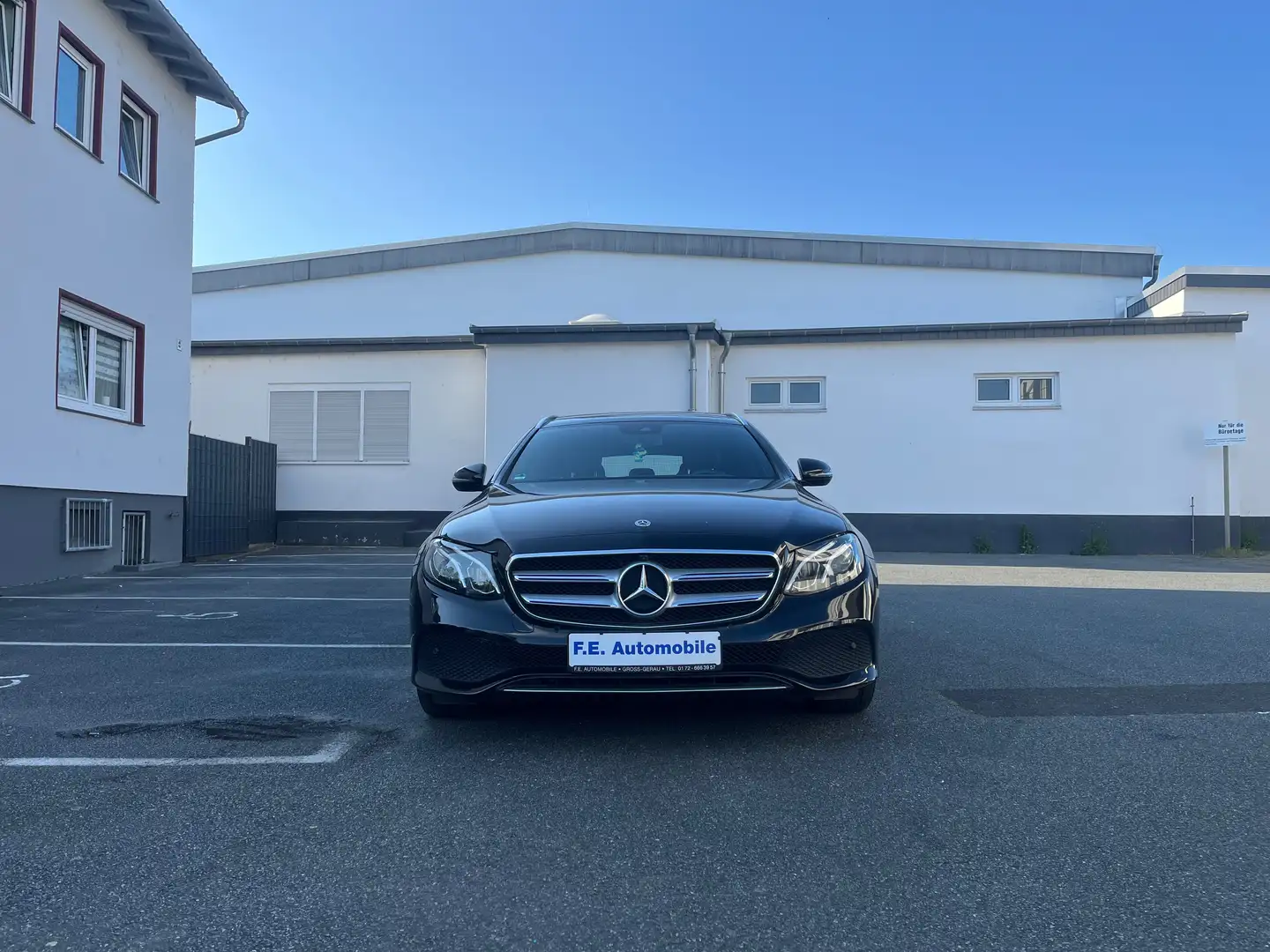 Mercedes-Benz E 220 E 220 d Sportstyle Edition/Scheckheft/Pano/Kamera/ Zwart - 2