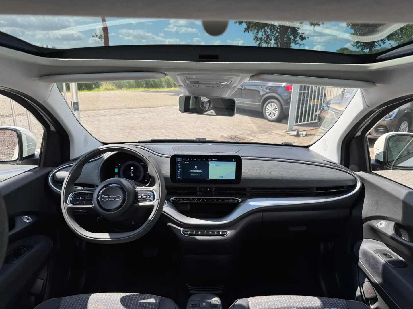 Fiat 500 RED 42 kWh PANORAMADAK / NAVIGATIE / CARPLAY / ZO Wit - 2