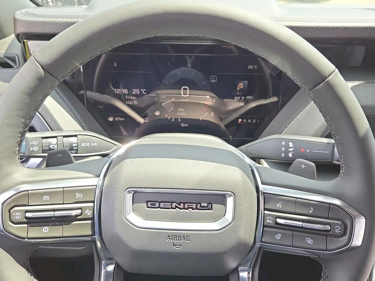 GMC Yukon снимка GMC Yukon