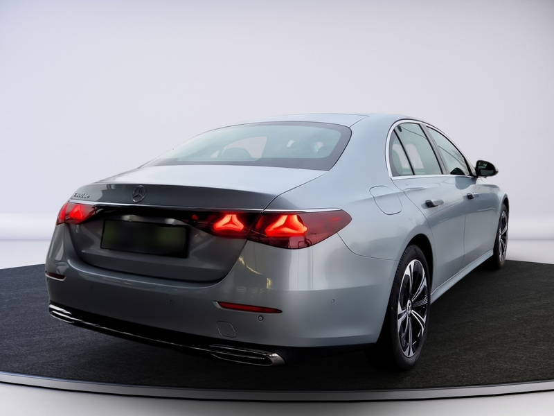 Mercedes-Benz E 300 de DISTRONIC KEYLESS GO LENKRADHEIZUNG — photo 5