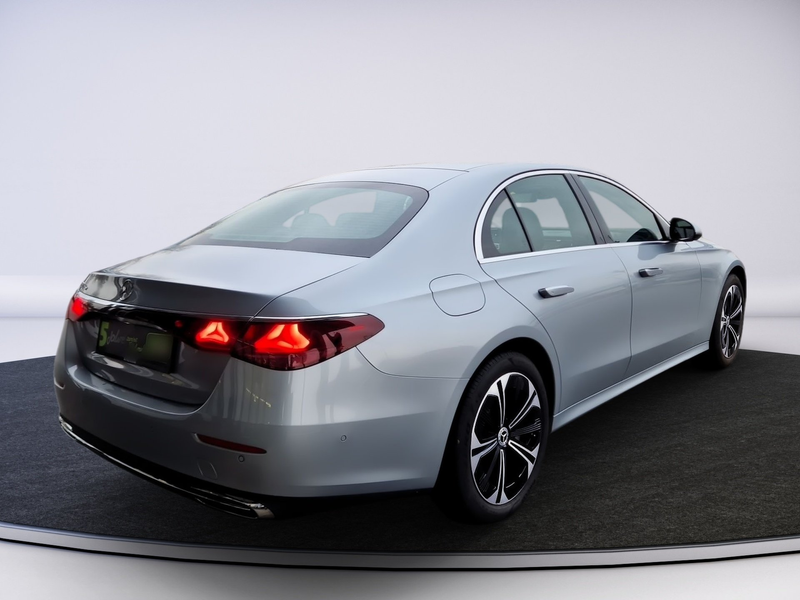 Mercedes-Benz E 300 de DISTRONIC KEYLESS GO LENKRADHEIZUNG — photo 6