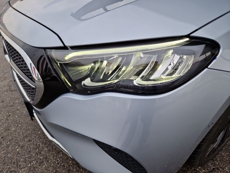 Mercedes-Benz E 300 de DISTRONIC KEYLESS GO LENKRADHEIZUNG — photo 11