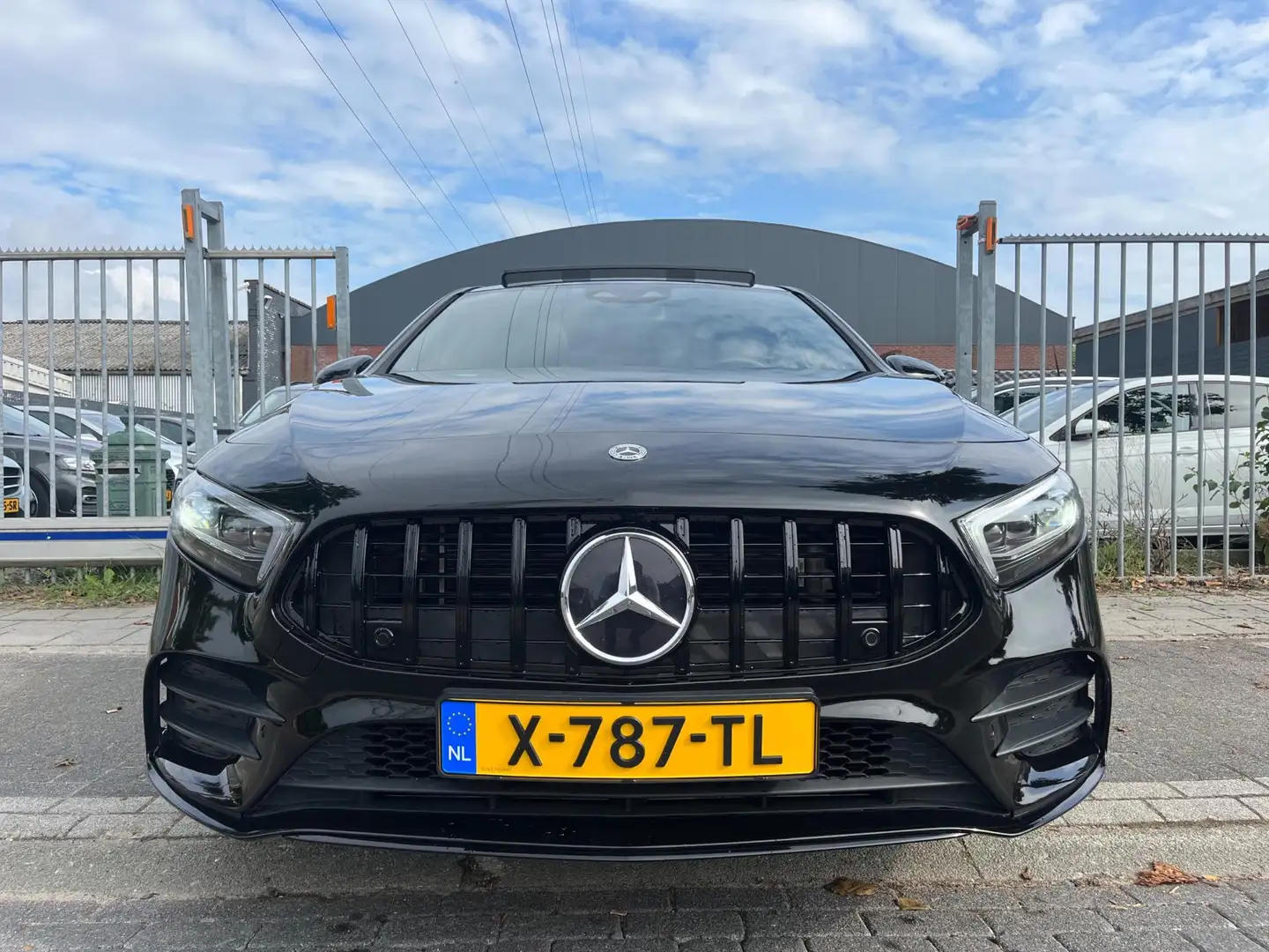 Mercedes-Benz A 250 e AMG Line | Night pakket | Panoramadak | burmeste Zwart - 2