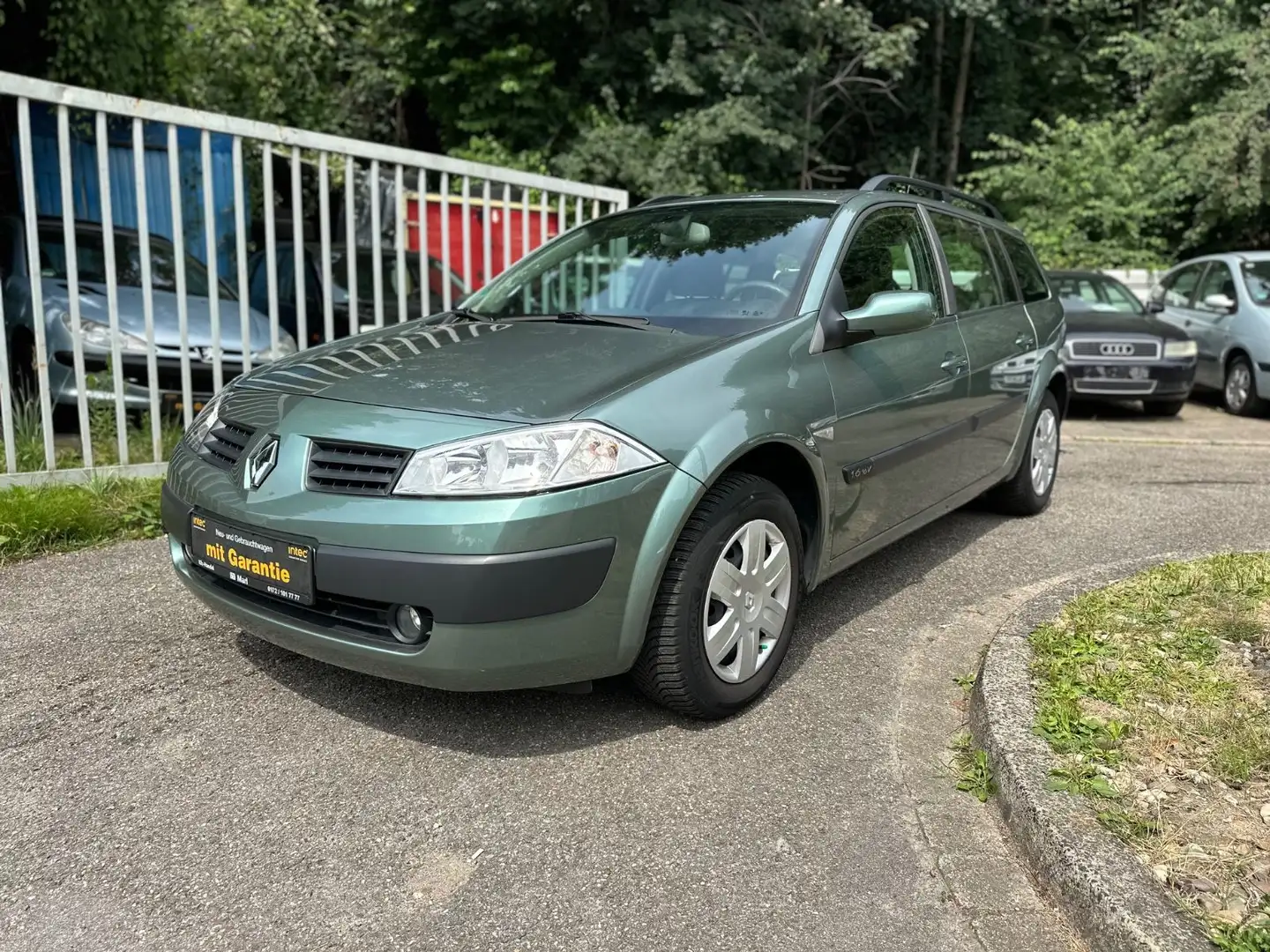 Renault Megane Grandtour Authentique 1.6 16V*Tüv Neu* Vert - 2