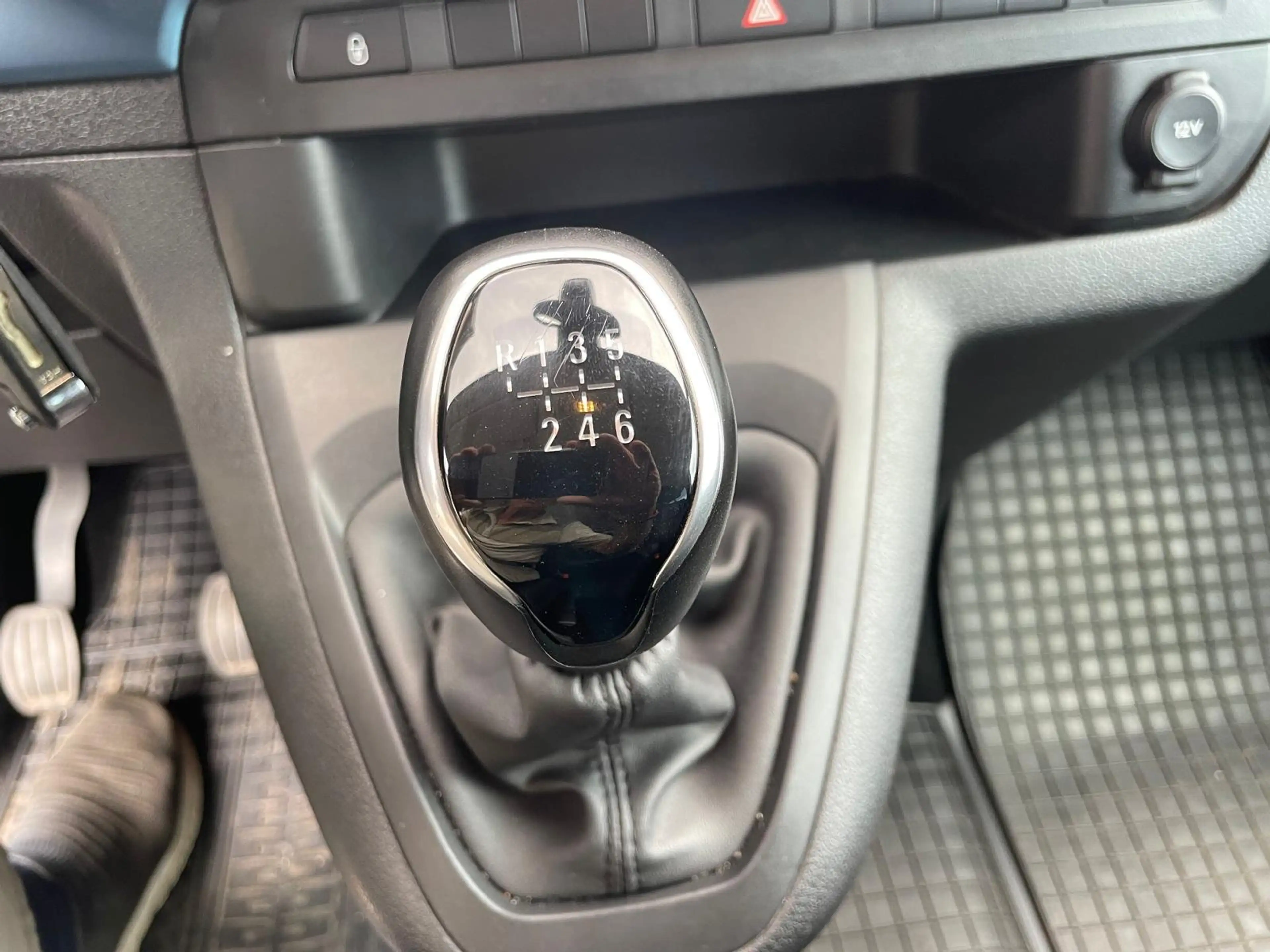 Peugeot Traveller Active L2 BlueHDI 120 S — photo 14