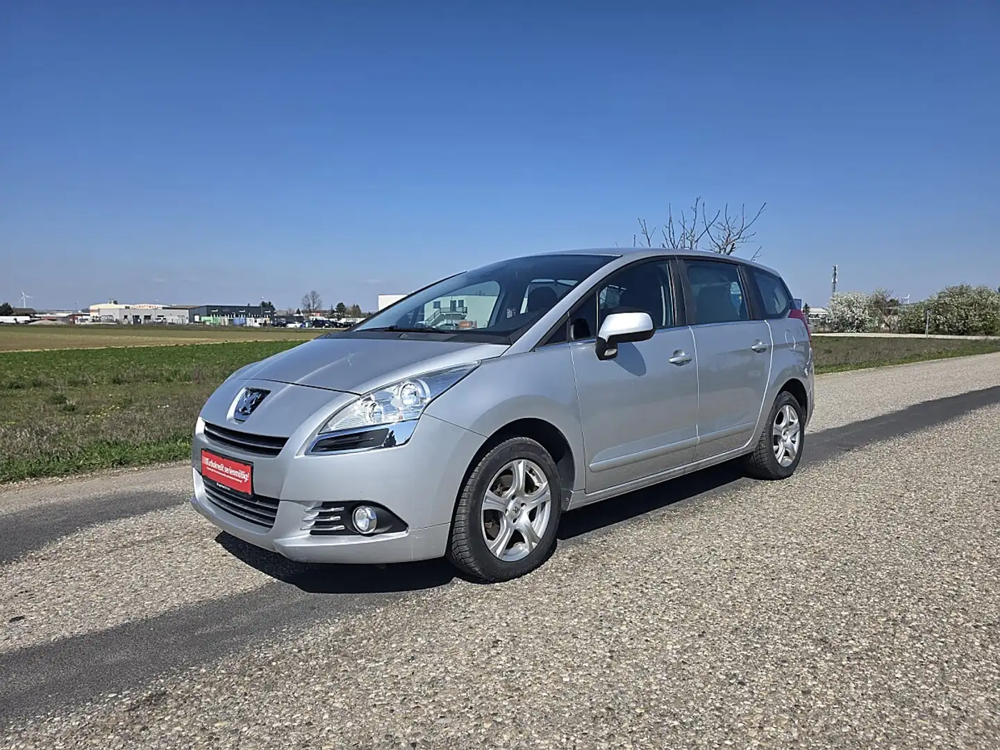 Peugeot 5008 1,6 HDI 115 FAP Active **7 Sitze** Silber - 2