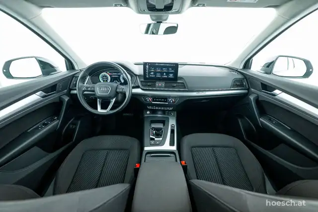 Audi Q5 view 5