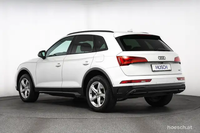 Audi Q5 view 4