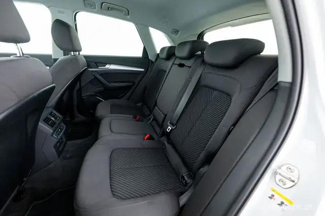 Audi Q5 view 7