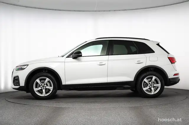Audi Q5 view 3