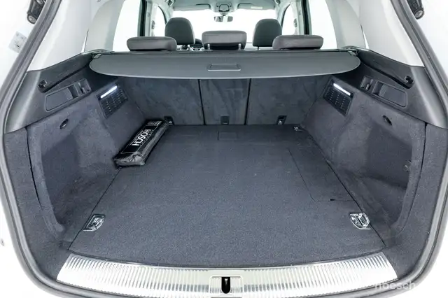 Audi Q5 view 8
