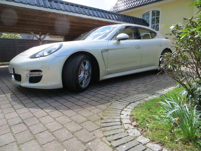 Imagine Porsche Panamera Turbo PDK