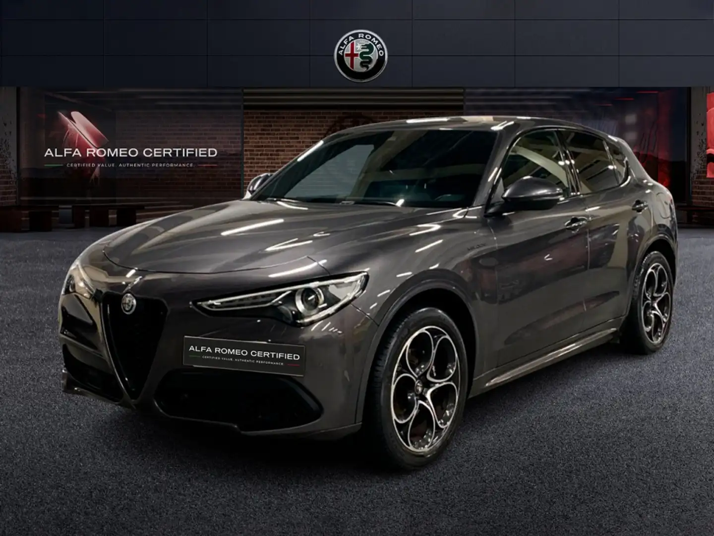 Alfa Romeo Stelvio 2.2 D TURBO 154KW VELOCE AUTO 4WD 5P Grijs - 1