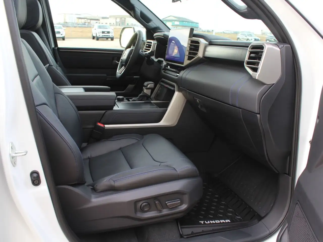 Toyota Tundra снимка Toyota Tundra