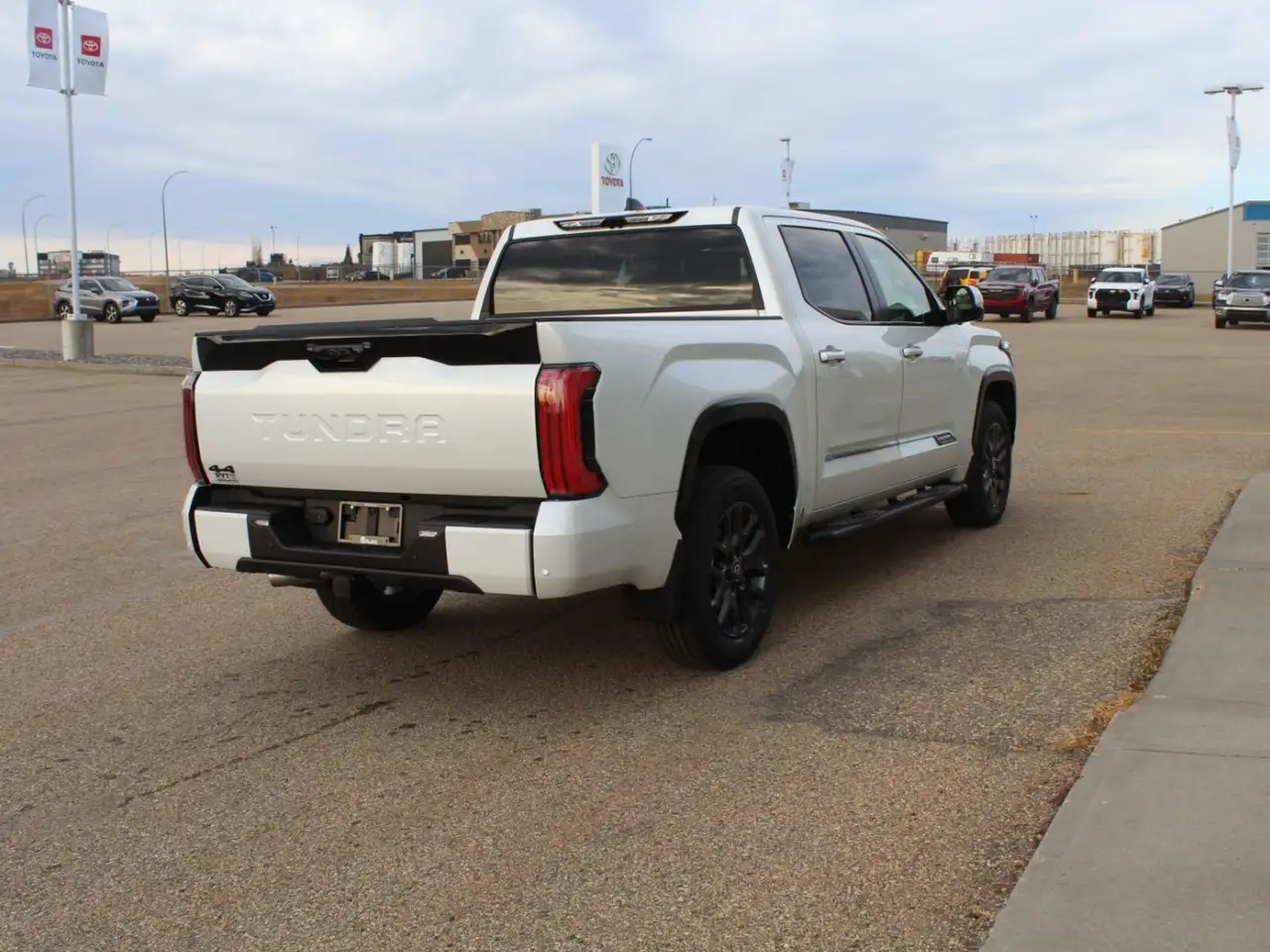 Toyota Tundra снимка Toyota Tundra