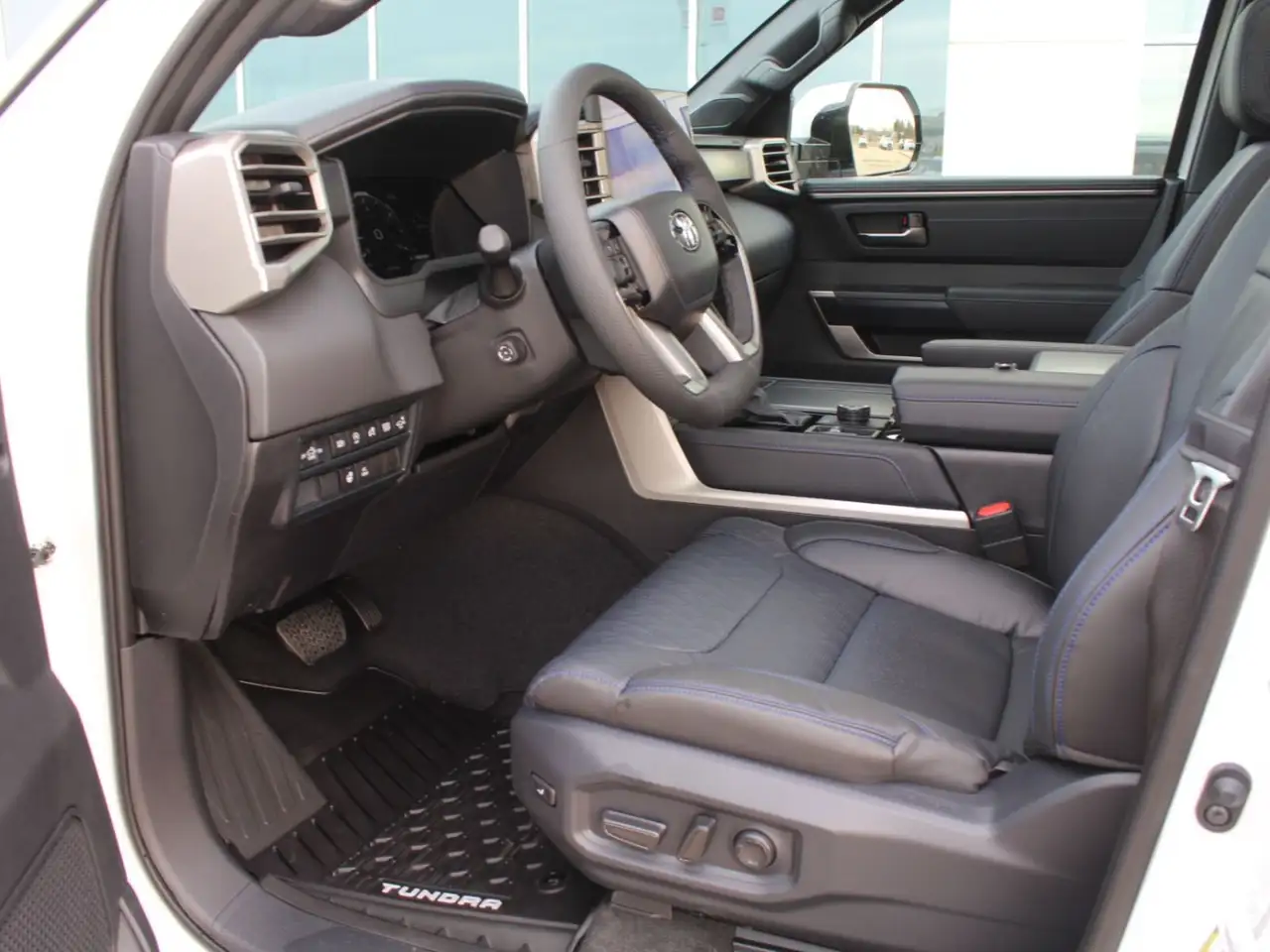 Toyota Tundra снимка Toyota Tundra