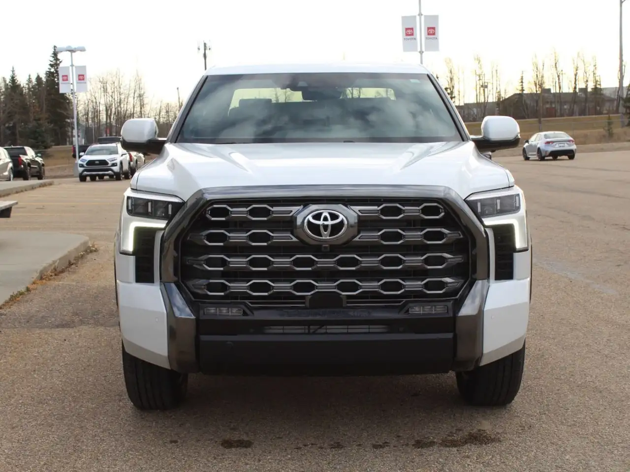 Toyota Tundra снимка Toyota Tundra