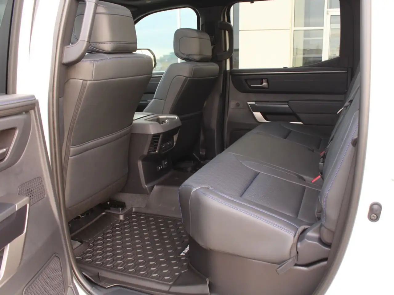 Toyota Tundra снимка Toyota Tundra