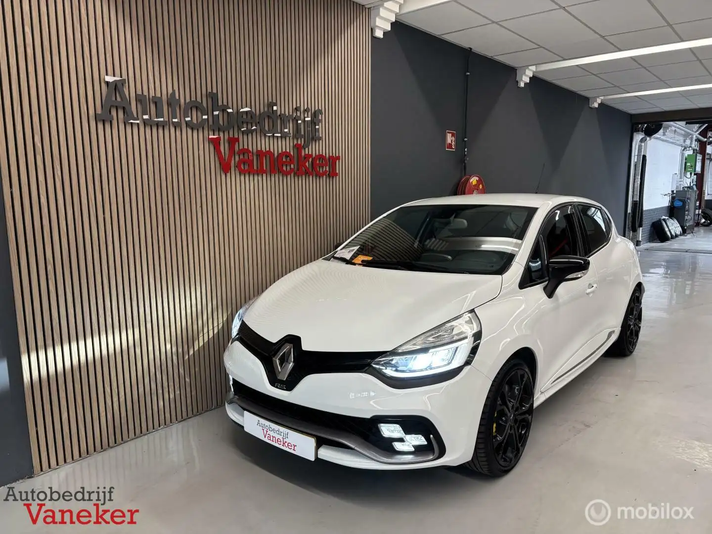 Renault Clio 1.6 Turbo R.S.|200PK|Carplay|PDC|Stoelverwarming White - 1