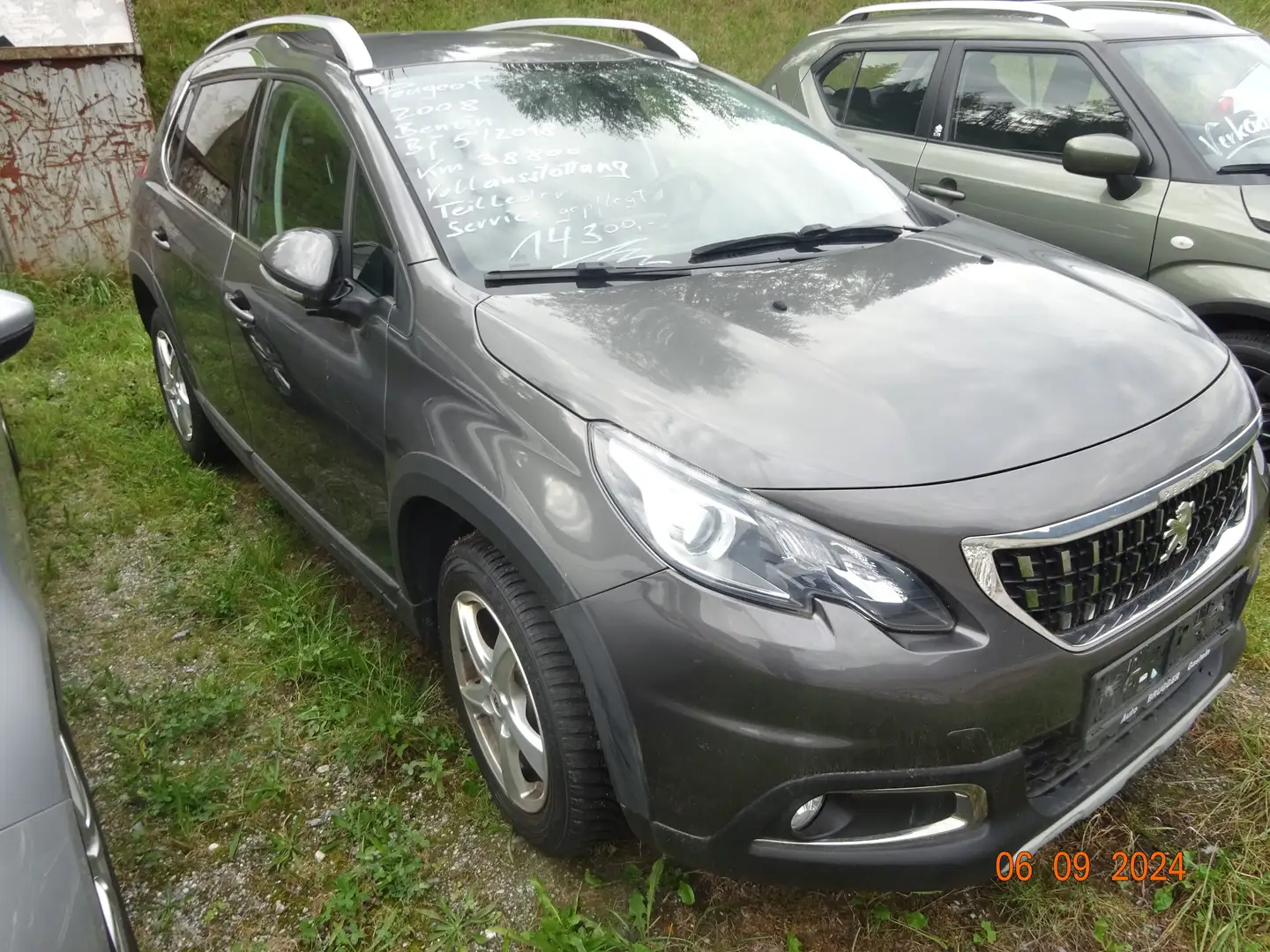 Peugeot 2008 Benzin Allore 1,2L, wenig Kilometer Grau - 1