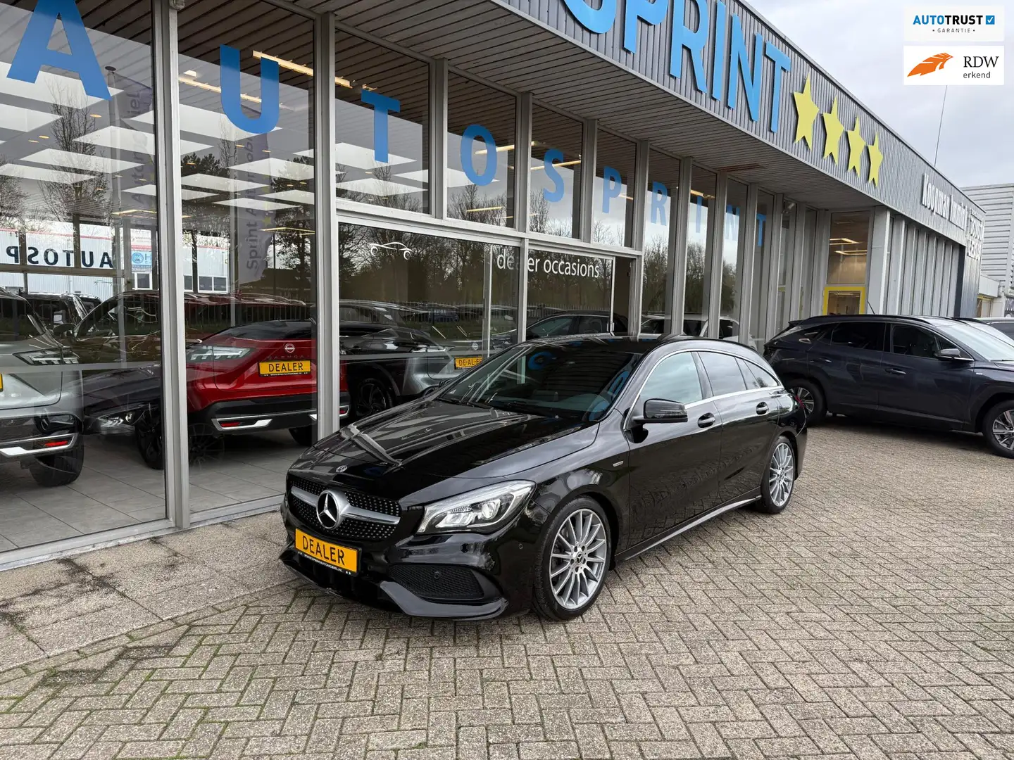 Mercedes-Benz CLA 200 Shooting Brake Prestige AMG Line / LEDER / CAMERA Noir - 1