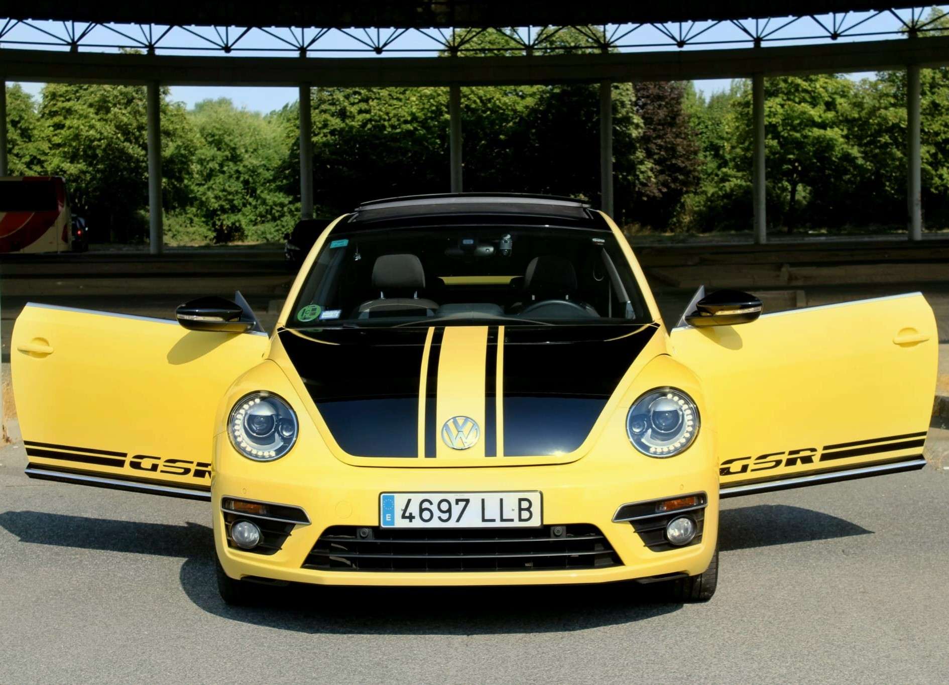 Volkswagen Beetle 2.0 TSI R-Line DSG6 210 - foto 1