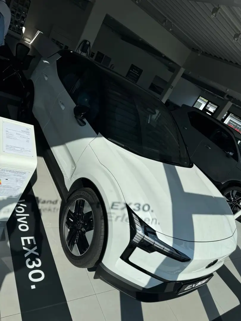 Volvo EX30 Plus Pure Electric* VORFÜHRWAGEN Blanco - 2