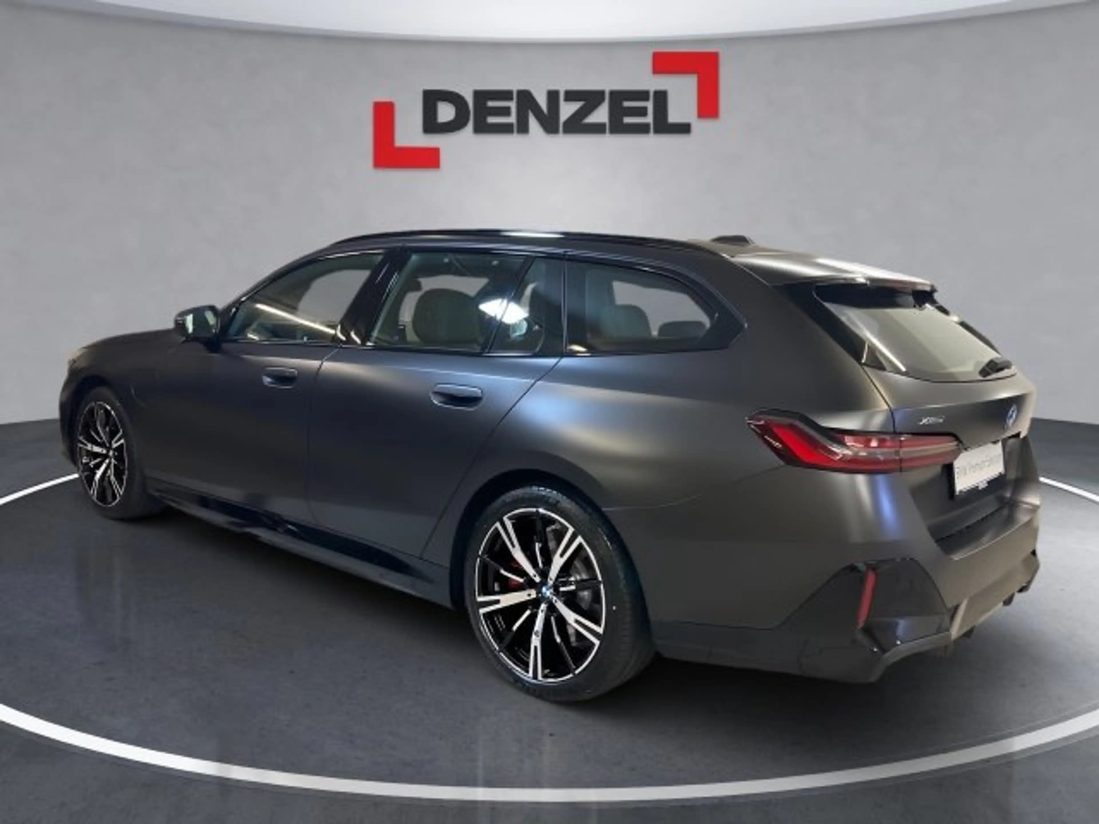 BMW 550 e xDrive Touring — photo 3