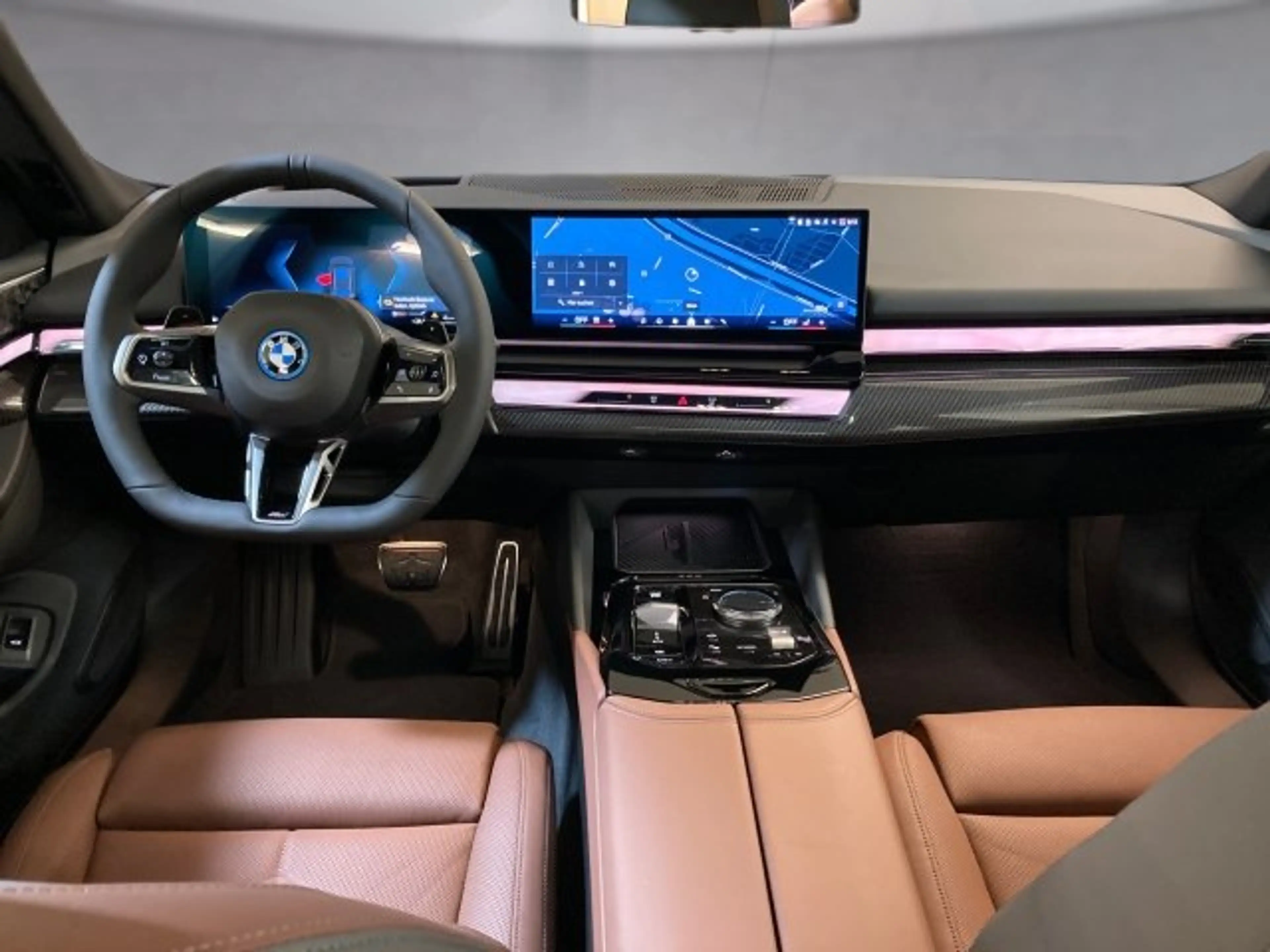 BMW 550 e xDrive Touring — photo 9