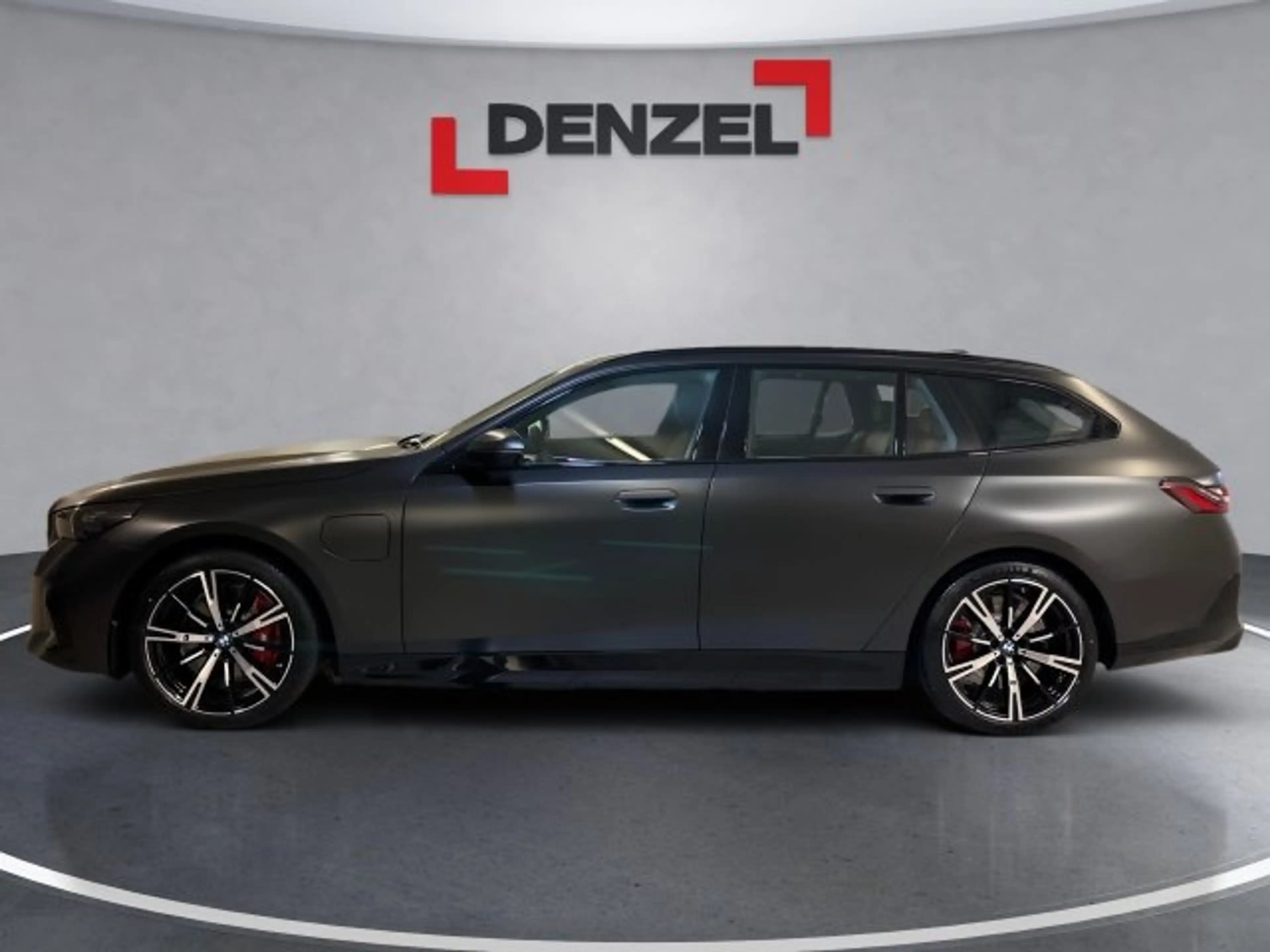 BMW 550 e xDrive Touring — photo 2