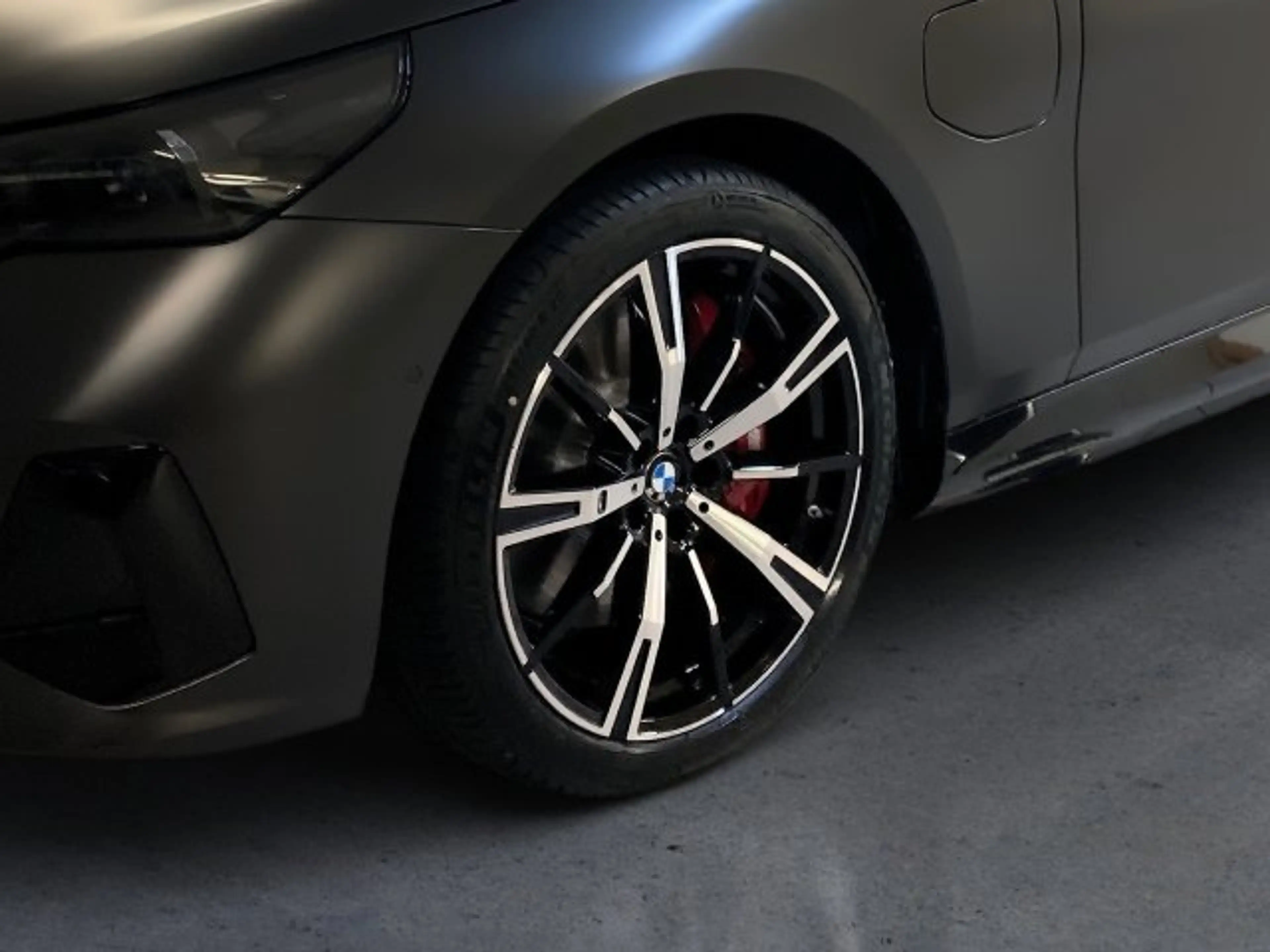 BMW 550 e xDrive Touring — photo 8