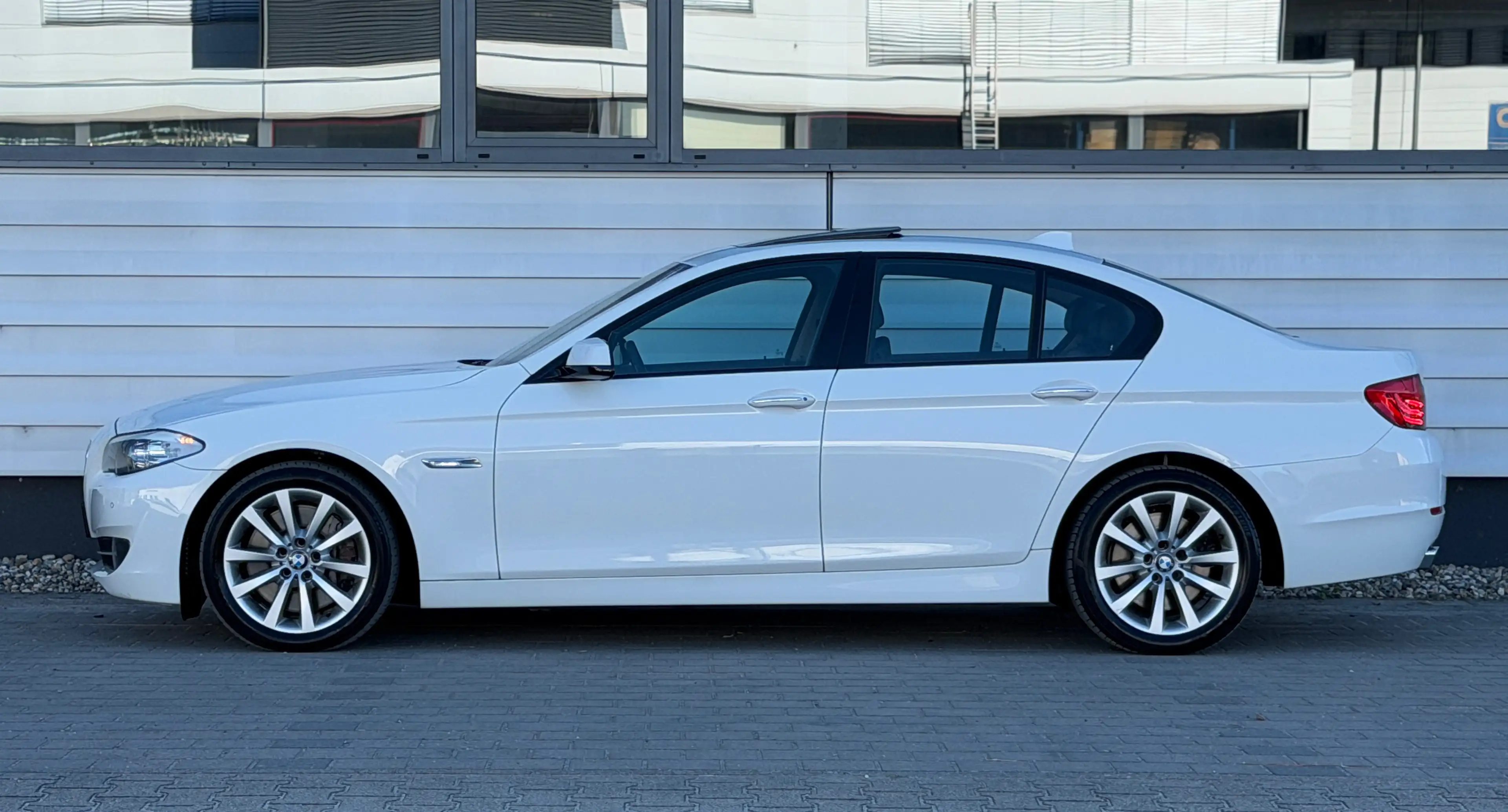 BMW 550 550i HuD Leder S-Dach Kamera Totwinkel Tempo i — photo 4
