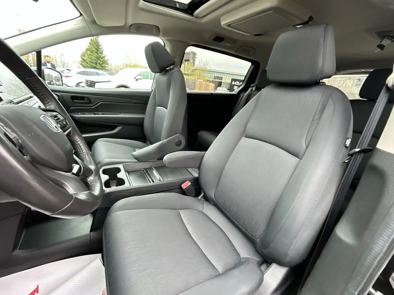 Honda Odyssey снимка Honda Odyssey
