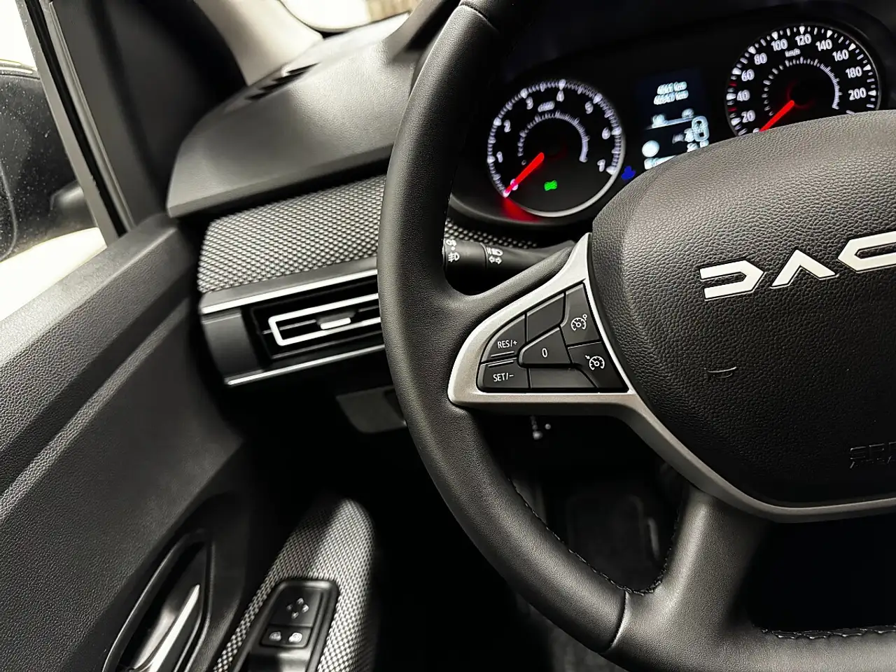 Dacia Sandero / LANE ASSIST/ TEMPOMAT/ SPORTSITZE V. MIT SITZ... 15