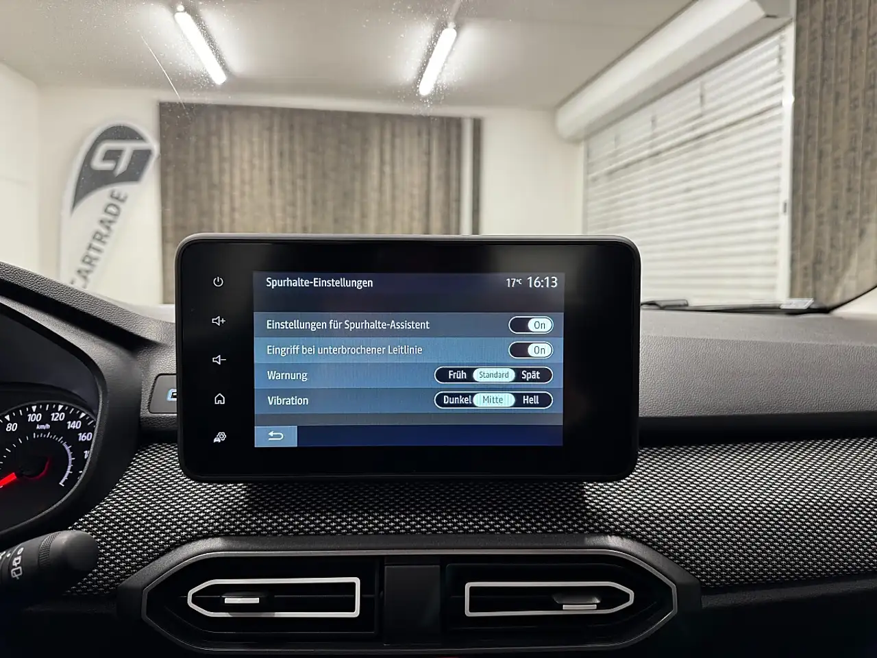 Dacia Sandero / LANE ASSIST/ TEMPOMAT/ SPORTSITZE V. MIT SITZ... 26