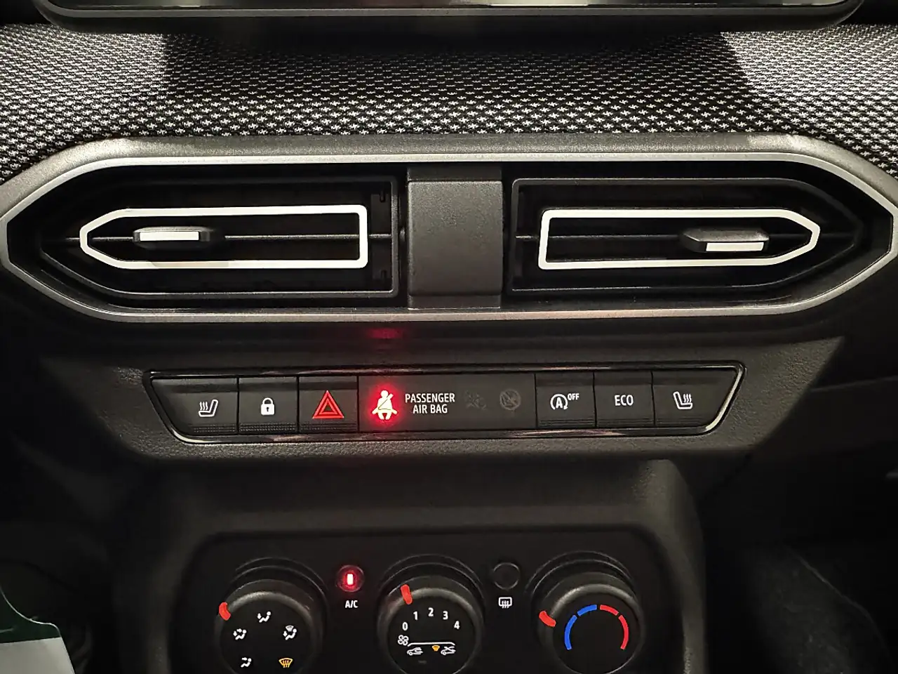 Dacia Sandero / LANE ASSIST/ TEMPOMAT/ SPORTSITZE V. MIT SITZ... 18