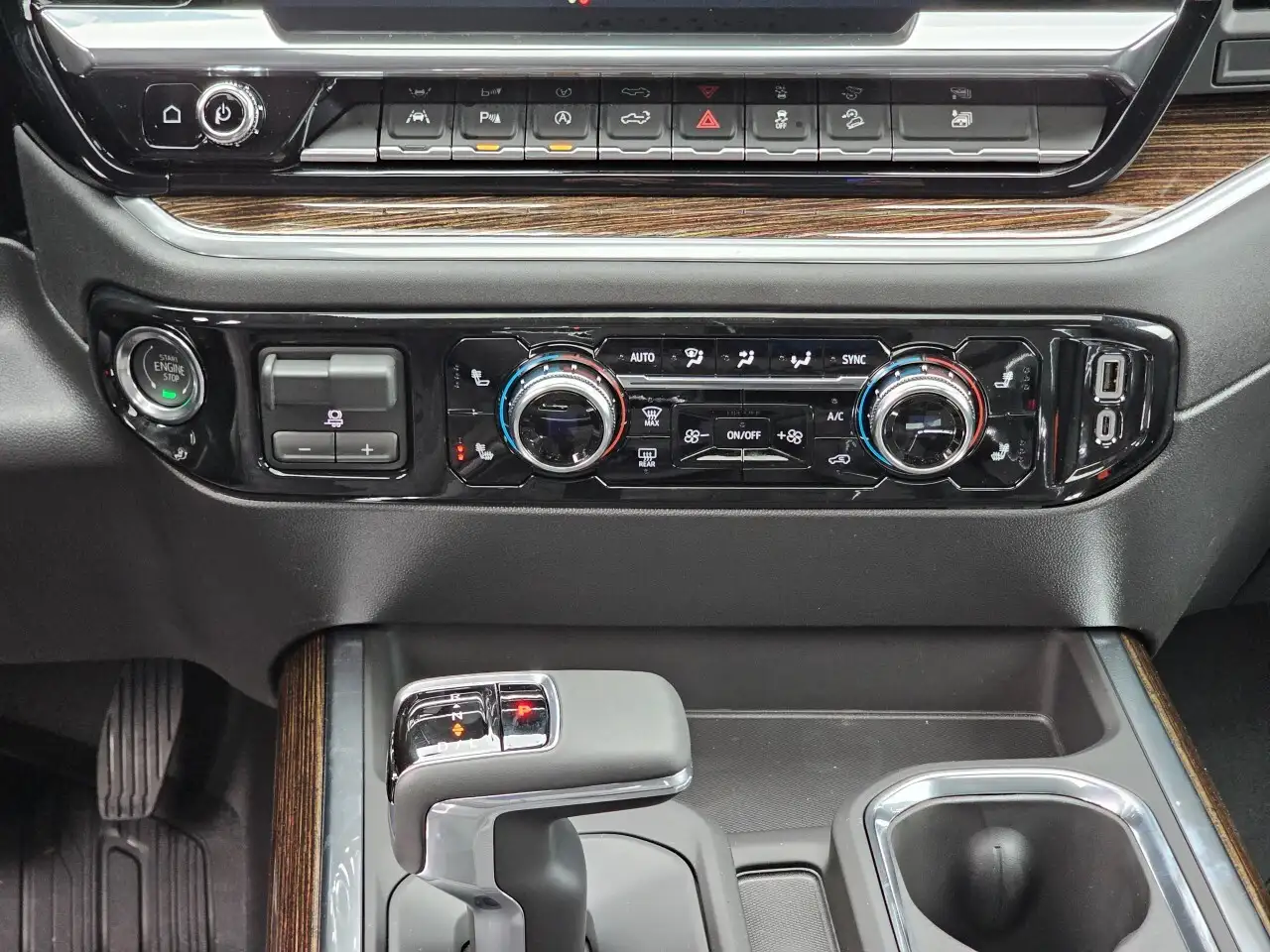 GMC Sierra 1500 снимка GMC Sierra 1500