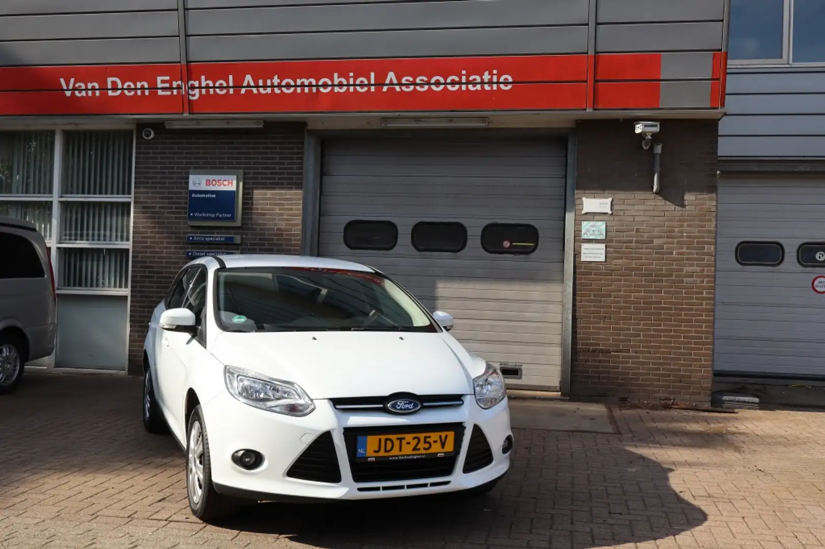 Ford Focus Wagon 1.0 EcoB. Turnier Blanc - 2