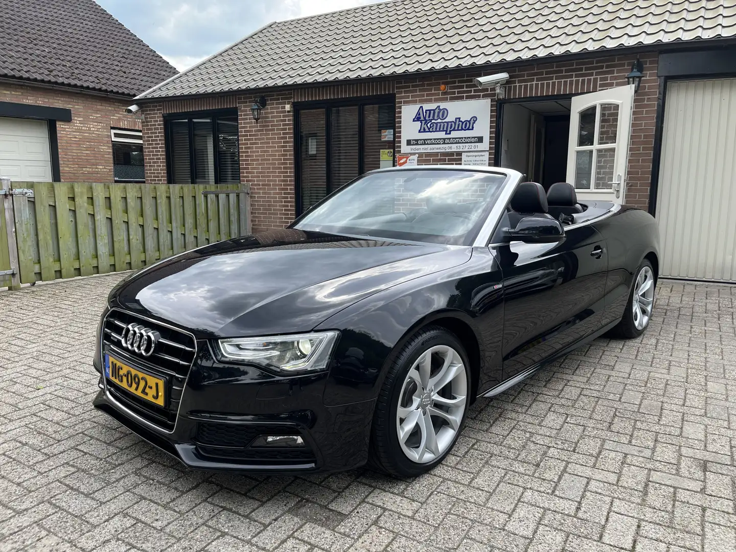 Audi A5 Cabriolet 2.0 TFSI quattro 211pk S-line Nekverwarm Schwarz - 2