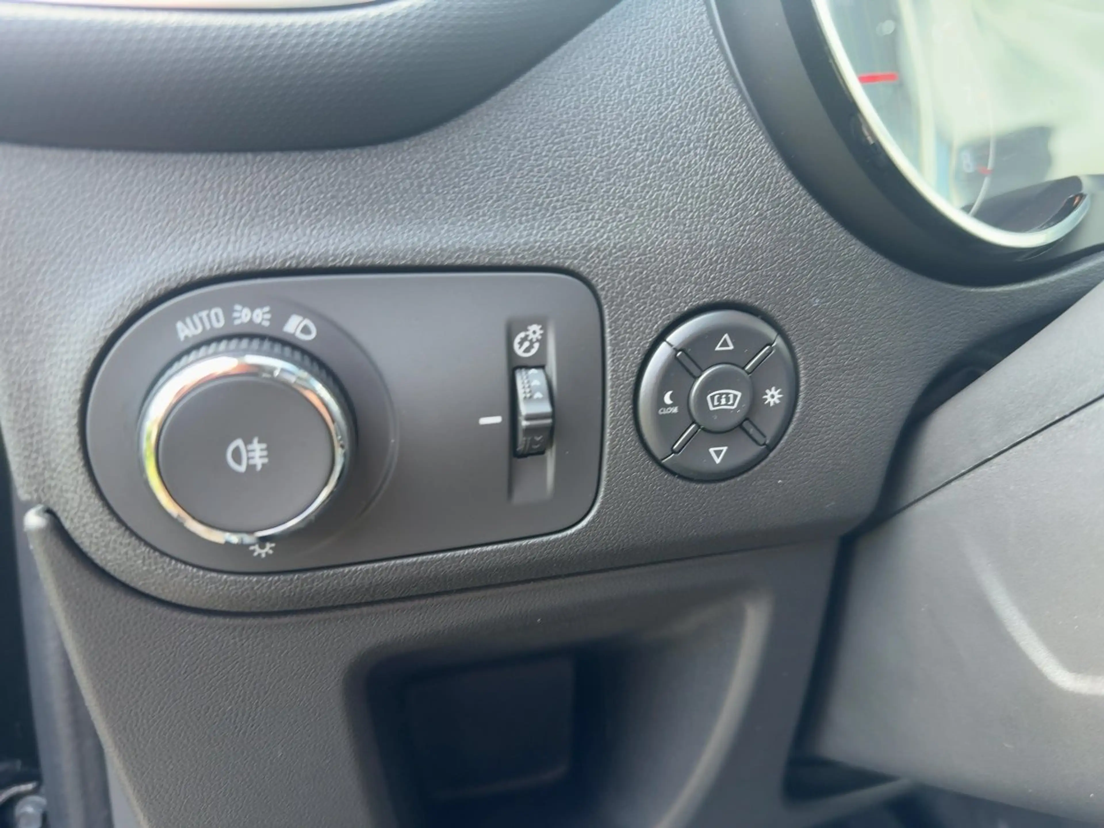 Opel Crossland 1.2 Turbo Elegance LED+Navi+SHZ+KlimaA — photo 12