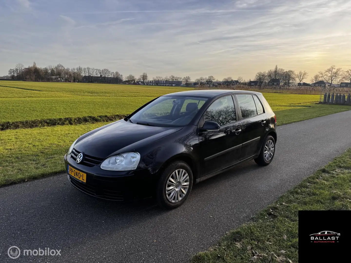 Volkswagen Golf 1.6 Comfortline Business Schwarz - 1