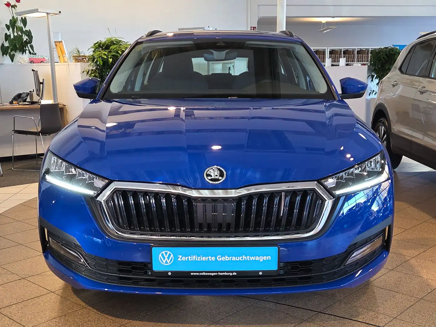 Skoda Octavia Combi 1.4 TSI iV Ambition DSG  Rear View Blau - 2