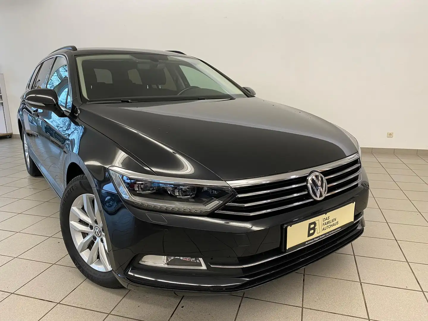 Volkswagen Passat Variant 2.0 TDI, SHZ PARKLENK EL.HECKKL. Zwart - 2