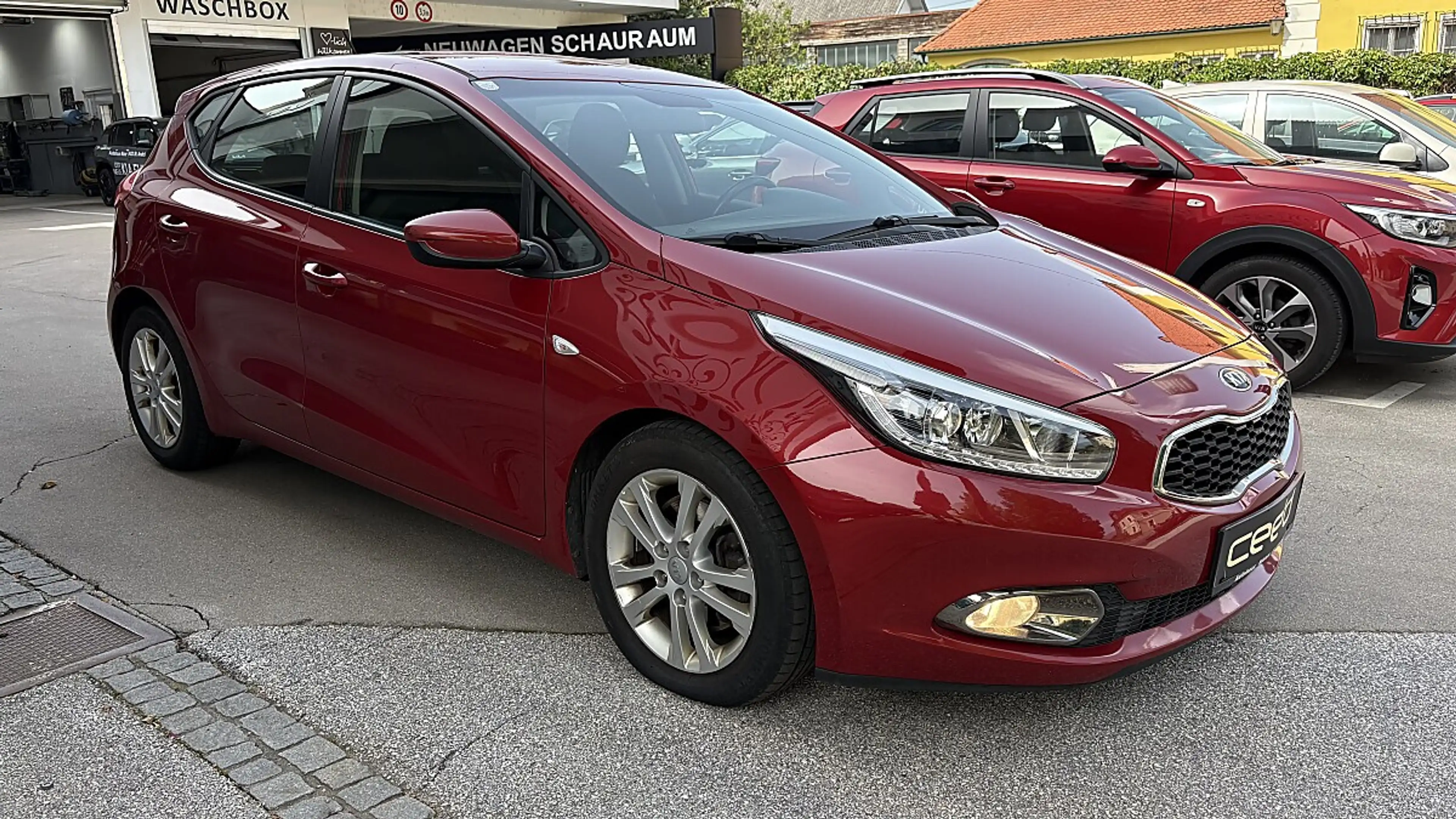 Kia Ceed / cee'd cee'd 1,4 CRDi Silber — photo 2