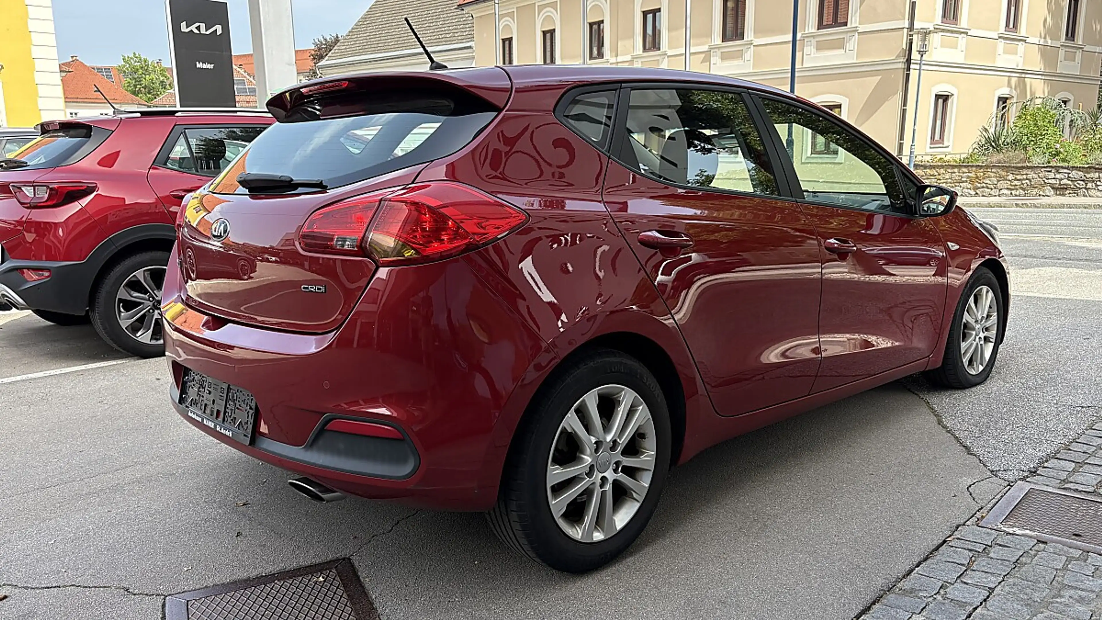 Kia Ceed / cee'd cee'd 1,4 CRDi Silber — photo 4