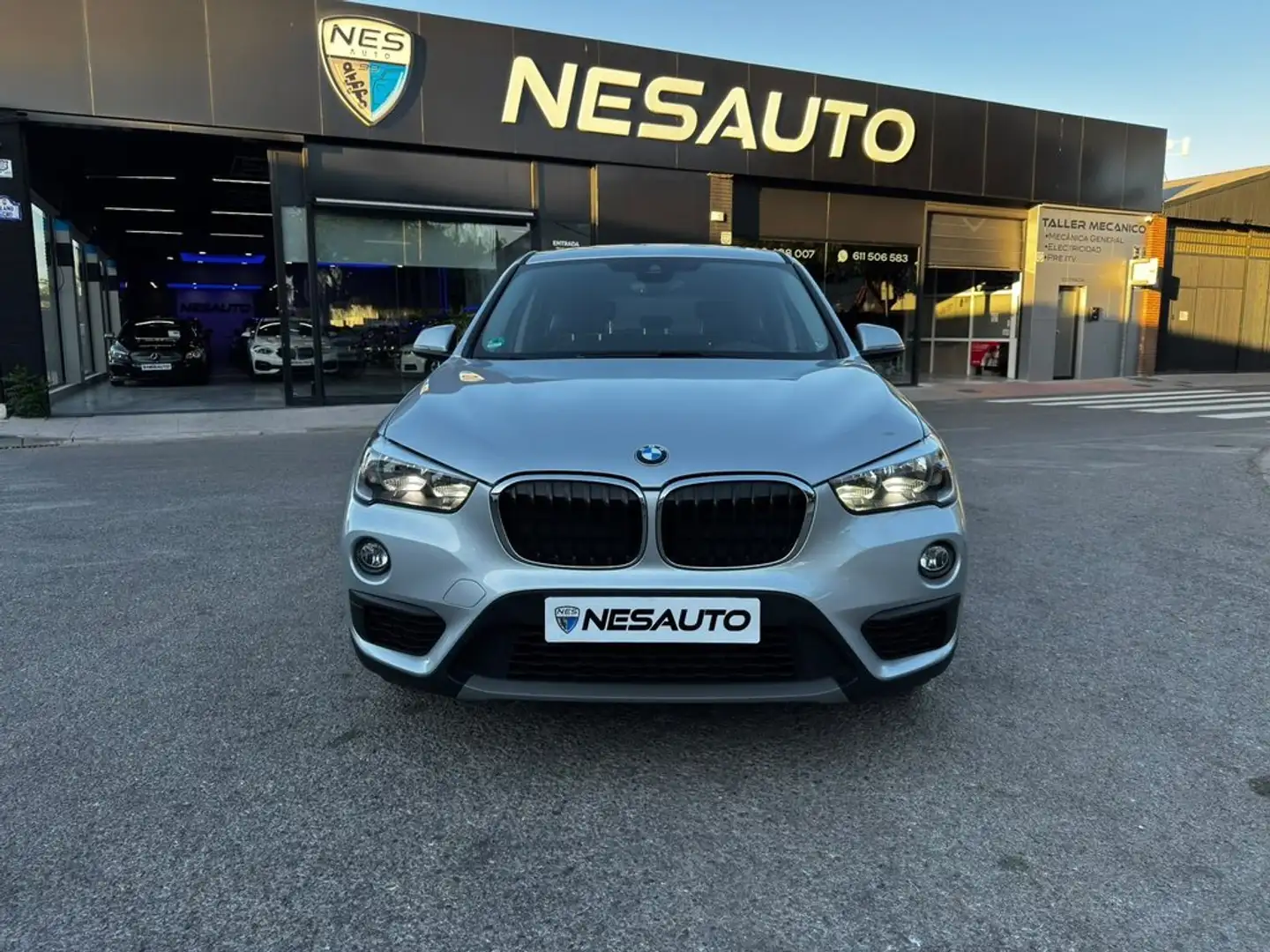 BMW X1 sDrive 18i Gris - 1